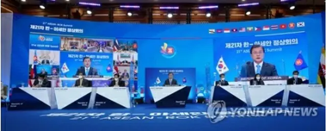 １２日午後に青瓦台（大統領府）から、韓国・東南アジア諸国連合（ＡＳＥＡＮ）首脳会議に出席する文大統領＝（聯合ニュース）