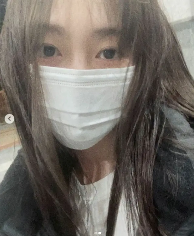 「AOA」出身クォン・ミナ、ぼんやりとした表情ともつれた髪の写真を公開（画像提供:wowkorea）