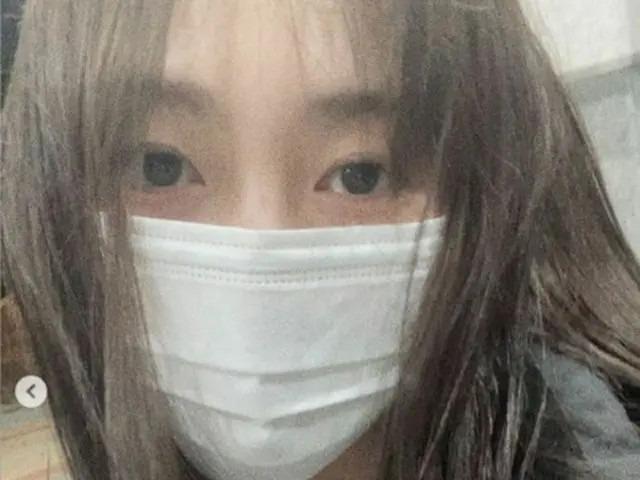 「AOA」出身クォン・ミナ、ぼんやりとした表情ともつれた髪の写真を公開（画像提供:wowkorea）