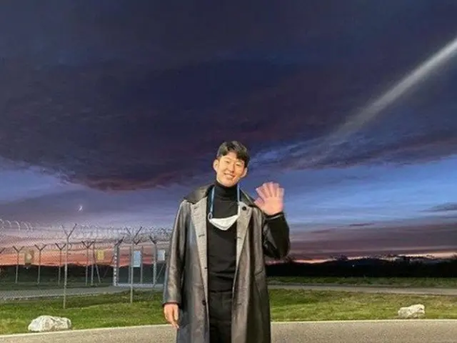 ”専用機”で帰国のソン・フンミン、滑走路での写真投稿に同僚ファン・ウィジョが反応 「おつかれ！」（画像提供:wowkorea）