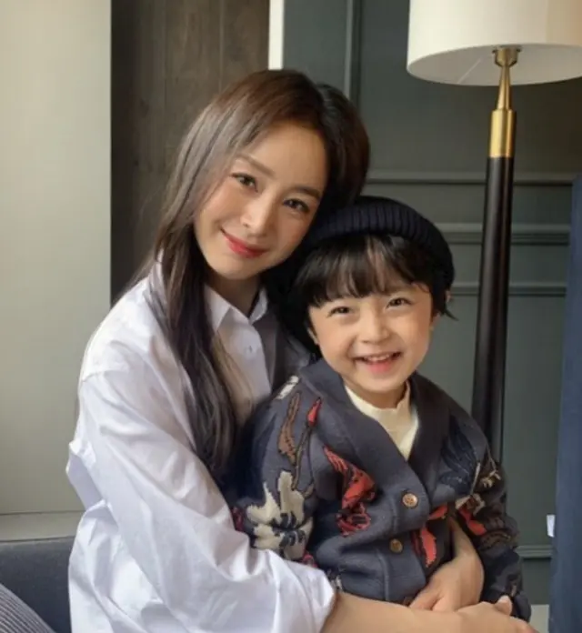 子役俳優ソ・ウジンがキム・テヒママに久しぶりに会った。（画像提供:OSEN）