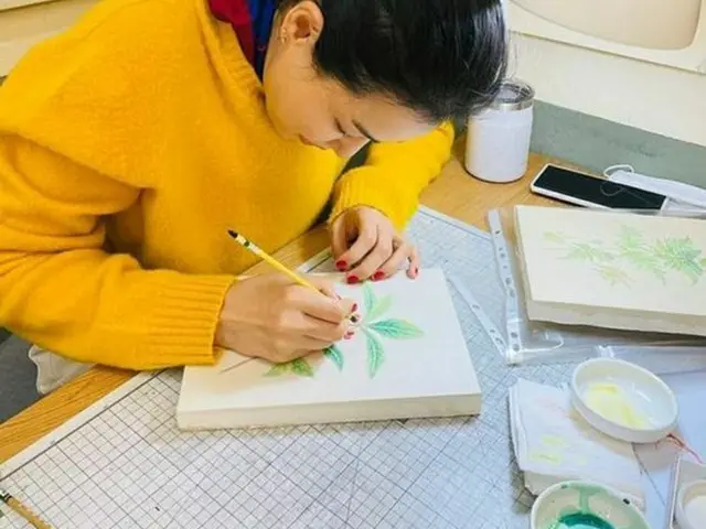 女優イ・ハニ、ソウル大卒のミス・コリア出身が見せる絵の実力（画像提供:wowkorea）