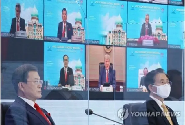 ＡＰＥＣ首脳会議に参加する文大統領＝２０日、ソウル（聯合ニュース）