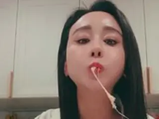 女優ハム・ソウォン、大食漢家らしくピザ吸引…44歳夜食を食べても「スタイル維持」