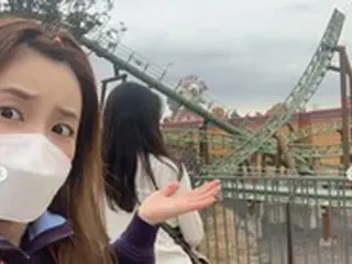 サンダラ・パク（元2NE1）、一人で乗るアトラクションの写真でかわいい近況を公開