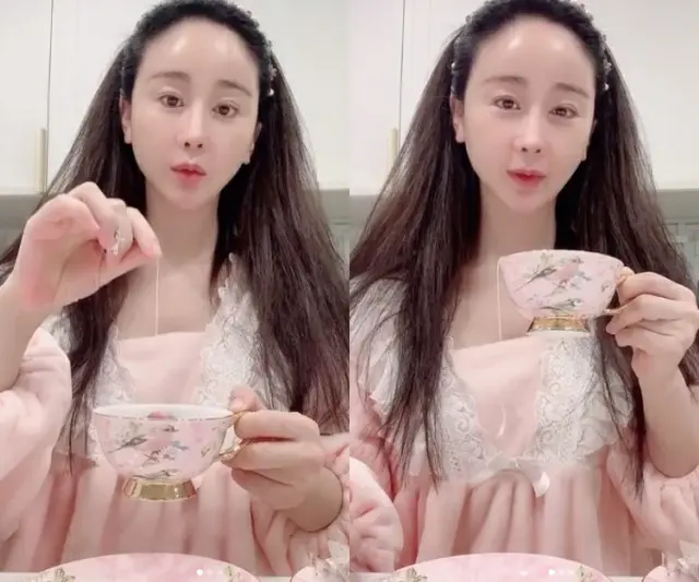 女優ハム・ソウォン、ピンク色のパジャマ姿で45歳の童顔な美貌を披露（画像提供:wowkorea）
