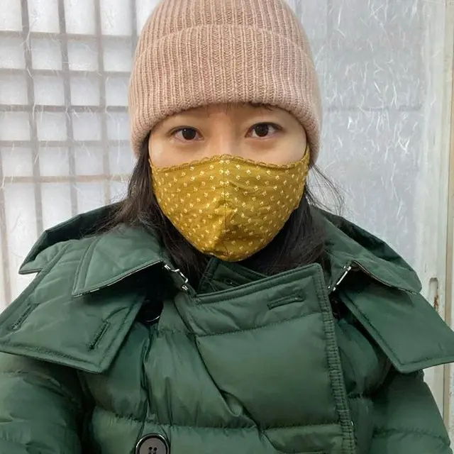 女優コン・ヒョジン、新しいアウターを購入も膨れっ面…「出来れば家に」（画像提供:wowkorea）