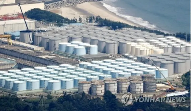 福島第1原発の敷地内に並ぶ処理水を入れたタンク＝（共同＝聯合ニュース）