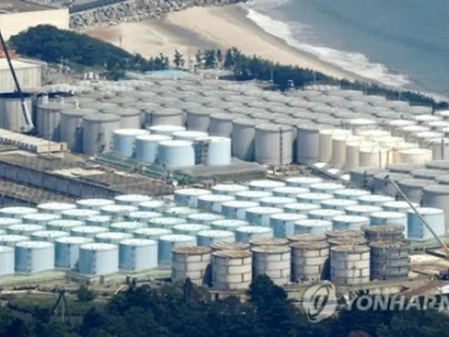 福島第1原発の敷地内に並ぶ処理水を入れたタンク＝（共同＝聯合ニュース）