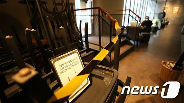 韓国政府は、首都圏に対する防疫レベルを2段階に適用させたことで、「カフェ」はテイクアウトと配達だけが可能となった（画像提供:wowkorea）