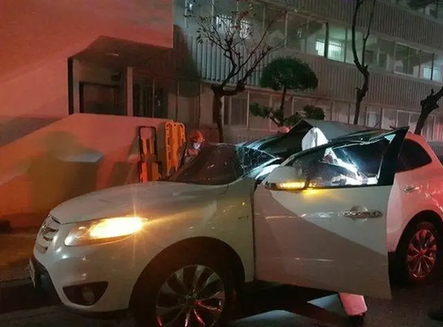 18階から男性が飛び降り、SUV車のサンルーフ突きぬけ九死に一生＝韓国（画像提供:wowkorea）