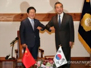 中国外相「朝鮮半島の運命は南北の手に与えるべき」　韓国国会議長に