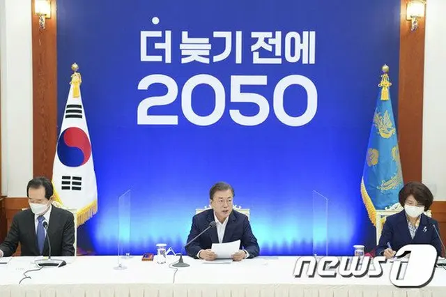 27日 韓国大統領府で開かれた“2050炭素中立 汎部署 戦略会議”で、文在寅 韓国大統領が発言している（画像提供:wowkorea）