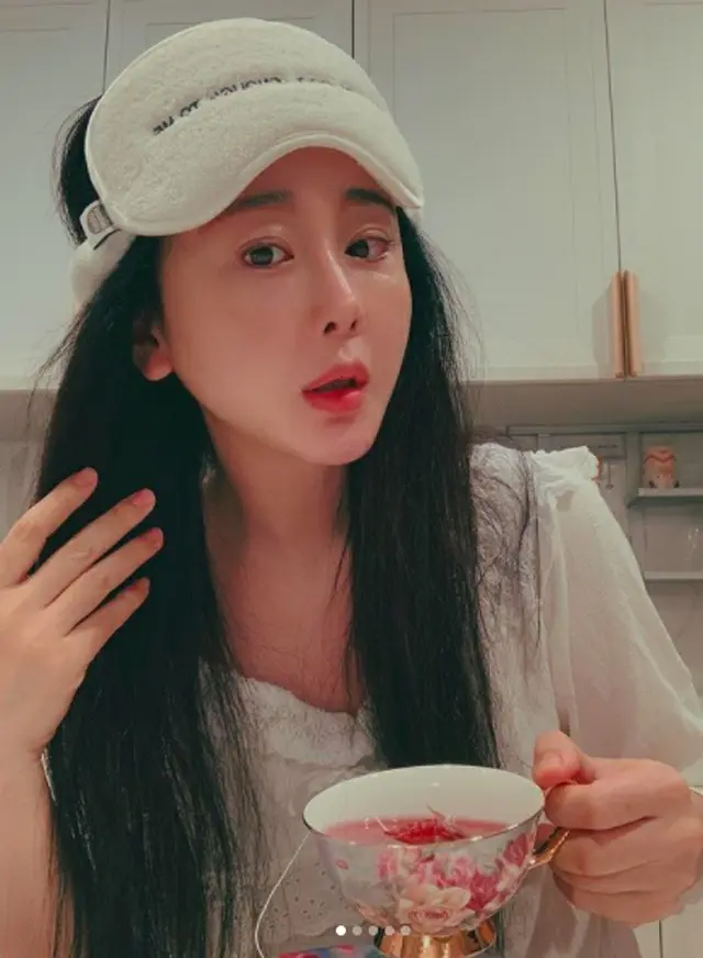 女優ハム・ソウォン、「娘は大きくなって、私は老けて」…夫と娘の過去写真を公開（画像提供:wowkorea）