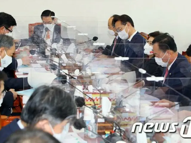 ‘秋法相と尹検察総長の葛藤、災難支援金’、泥沼にはまった予算案…期限はあと3日＝韓国（画像提供:wowkorea）