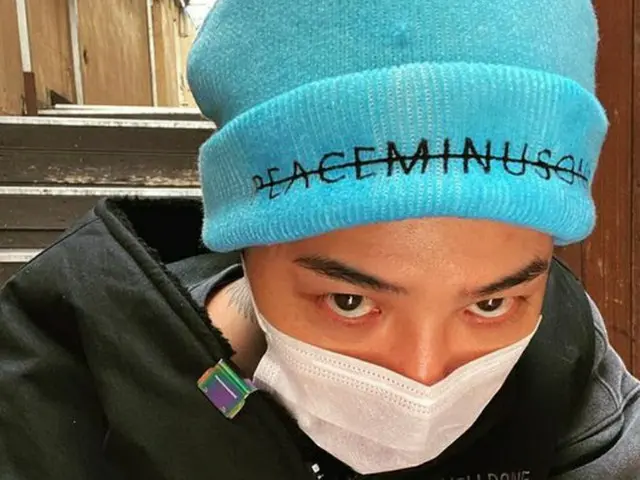 G-DRAGON（BIGBANG）が29日、個人SNSに自撮り数枚をアップした。（画像提供:wowkorea）