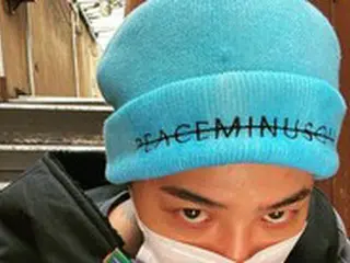 G-DRAGON（BIGBANG）、ヒゲを生やした姿でパチリ…新曲作業で徹夜⁉