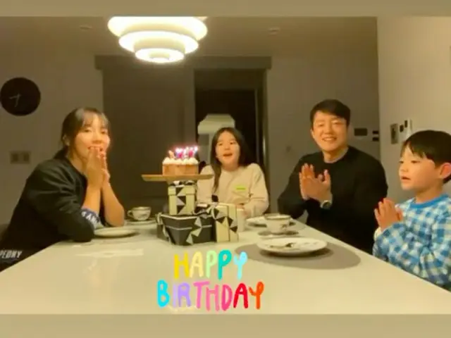 イ・ユンジン、夫イ・ボムスの誕生日パーティーを子供たちと開く…「誕生日おめでとう」（画像提供:wowkorea）