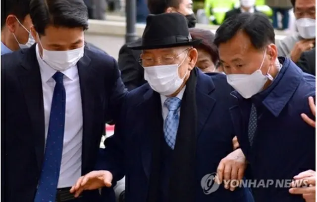 光州地裁に出廷した全被告＝30日、光州（聯合ニュース）