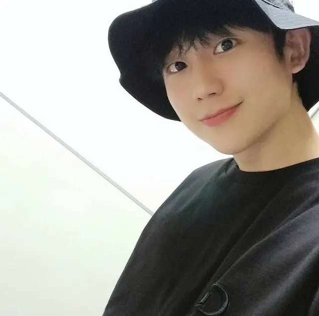 俳優チョン・ヘイン、家で撮影したセルカを公開=甘い笑顔でファンの心を溶かす（画像提供:wowkorea）