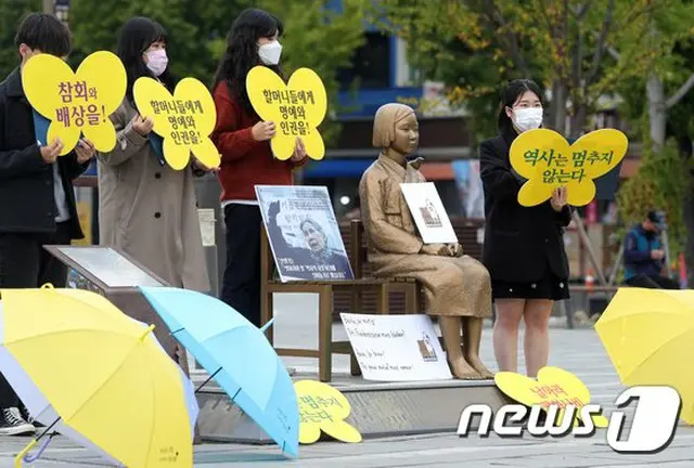 韓国の市民団体が、韓国全州市の平和の少女像の前で「ベルリンの少女像の撤去反対」集会を開いている（画像提供:wowkorea）