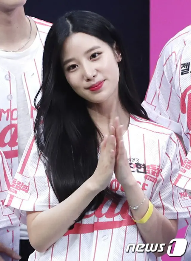 “マネジャー陽性”チョヒョン（BERRY GOOD）、新型コロナ検査中にインタビュー強行…軽率と指摘（画像提供:wowkorea）