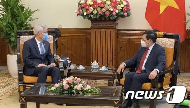 4日、韓国外務省のイ・テホ第2次官はファム・ ビン・ミン ベトナム副首相兼外相と協議した（画像提供:wowkorea）