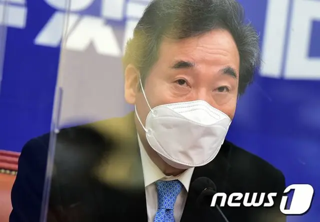涙のイ・ナギョン民主党代表「君はどうしてそこにいるんだ？」…亡くなった最側近の副室長の出棺を終えて＝韓国（画像提供:wowkorea）