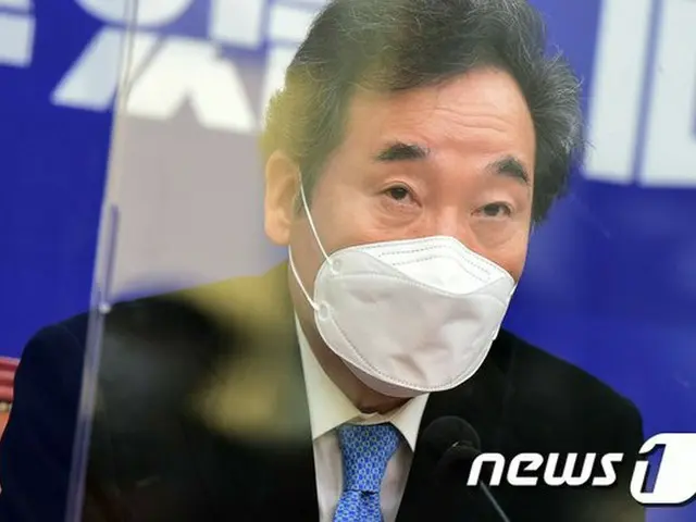 涙のイ・ナギョン民主党代表「君はどうしてそこにいるんだ？」…亡くなった最側近の副室長の出棺を終えて＝韓国（画像提供:wowkorea）