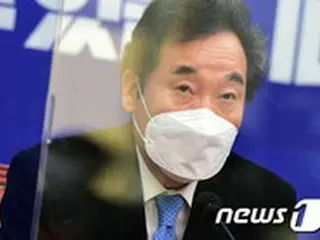 涙のイ・ナギョン民主党代表「君はどうしてそこにいるんだ？」…亡くなった最側近の副室長の出棺を終えて＝韓国