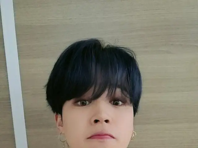 5日、JIMINが「BTS」の公式SNSにコメントを写真をアップした。(画像提供:wowkorea)