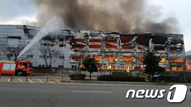 金浦市鶴雲産業団地の段ボール製造工場で火災＝韓国