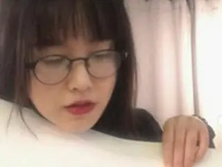 女優ク・ヘソン、14kg減量に成功した“元祖オルチャン”のメガネ姿を公開