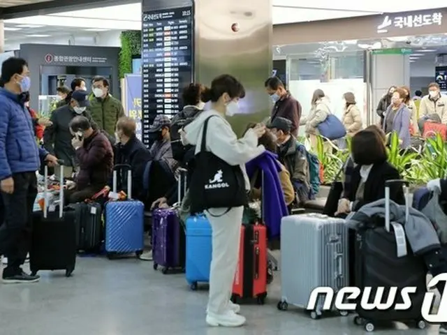 11月24日、韓国の済州空港に到着した観光客たち（画像提供:wowkorea）