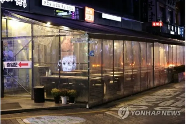 客足が途絶えたソウル市内の飲食店（資料写真）＝（聯合ニュース）