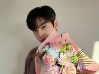 これだからチャ・ウヌ（ASTRO）…花束もひるむイケメン