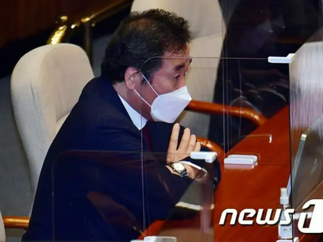 李洛淵共に民主党代表、就任100日、国会で記者懇談会＝韓国（画像提供:wowkorea）