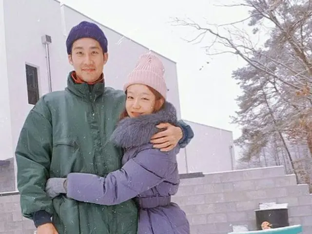 女優シン・ソユル、ヤンピョンの新居で初雪満喫…帽子と長靴、ペディンで“武装”（画像提供:wowkorea）