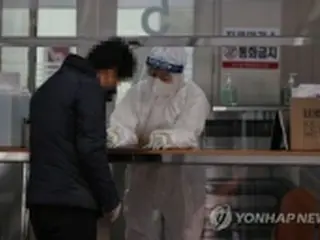 韓国の新規コロナ感染者700人台に減少　週末で検査数減る