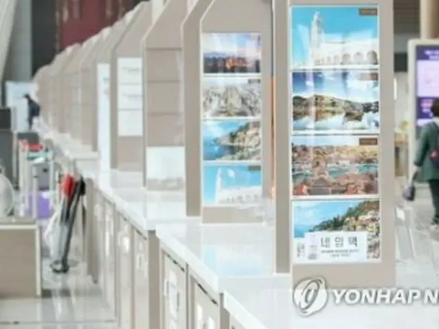 新型コロナの影響で、仁川国際空港の旅行会社カウンターはがらんとしている（資料写真）＝（聯合ニュース）