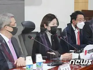 尹議員 マスク着用せず元慰安婦の誕生日祝い批判殺到＝金議員「奇異極まりない」
