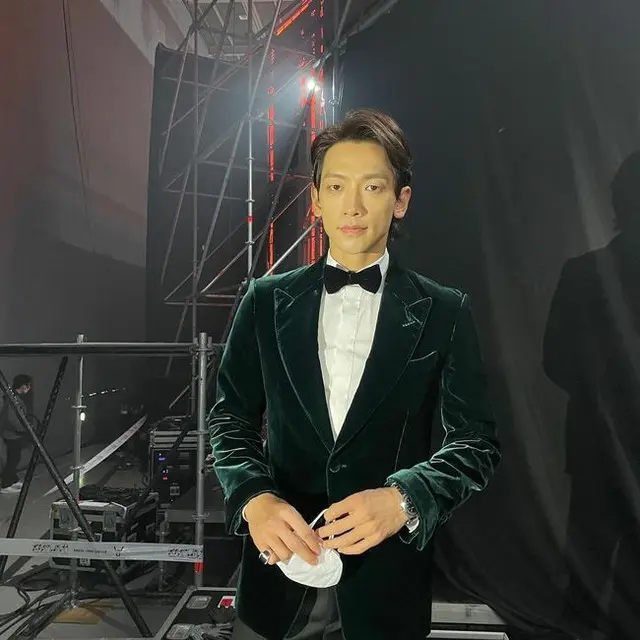 歌手兼俳優Rain(ピ)が完全なスーツフィットを自慢した。（画像提供:OSEN）