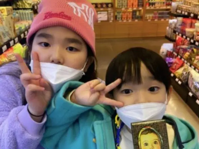 俳優イ・ボムスとイ・ユンジン夫妻、そっくりな2人の子ども達の近況（画像提供:wowkorea）