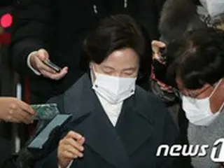 秋法相と尹検察総長、無言で帰宅の途に…懲戒委員会は最終段階に向かう＝韓国