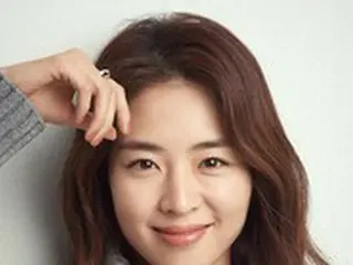 女優イ・ヨニ、新しいプロフィール写真を公開…10年前と変わらない美しさ