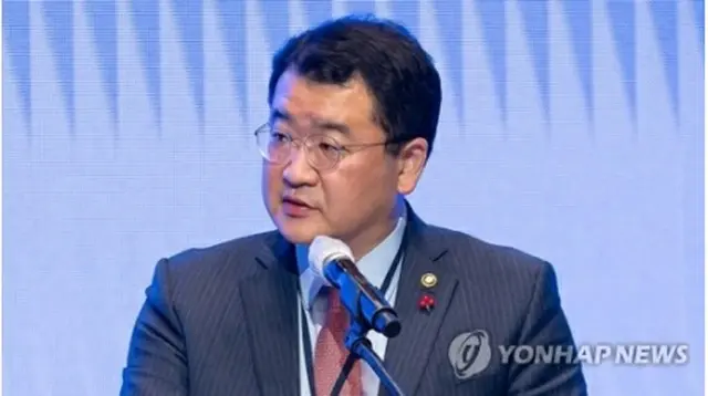 崔鍾建氏（外交部提供）＝（聯合ニュース）≪転載・転用禁止≫