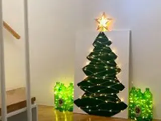 女優ハ・ヒラ、ゴミをリサイクルしたクリスマスツリーを完成