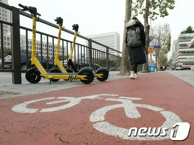 電動キックボード、大学内では速度25kmに制限…保護具を着用=韓国（提供:news1）