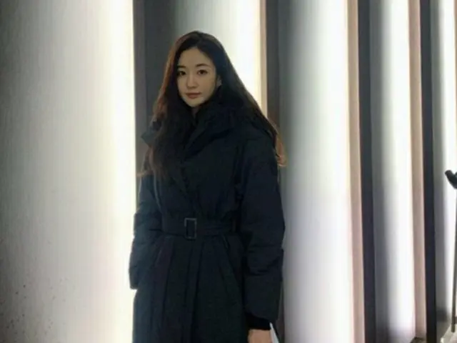 女優キム・サラン、撮影現場でも際立つ173cmに51kgの8頭身スタイルを披露（画像提供:wowkorea）