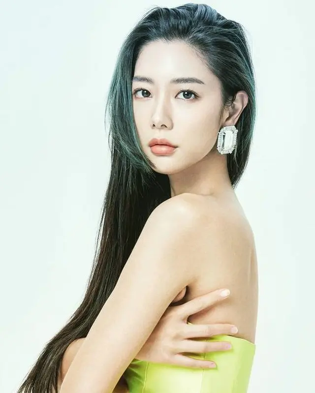 女優クララ、48kgの細くなった二の腕…. 2歳年上の夫も惚れるセクシー美（画像提供:wowkorea）